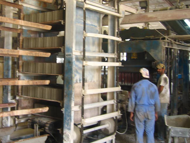 卡塔爾磚(zhuān)機自動線客(kè)戶