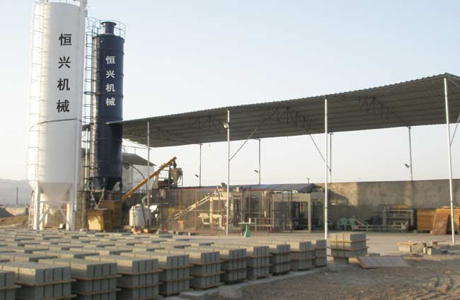 阿(a)爾及利(li)亞砌塊(kuai)磚機客(ke)戶