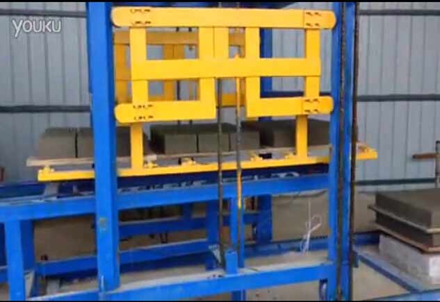 三闆碼垛QT8-15砌(qi)塊成型機 恒(héng)興混凝土砌(qì)塊成型機