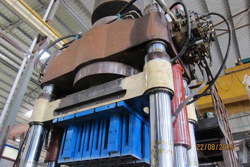 精(jing)益求精-恒興(xing)1100噸靜壓磚機(jī)試機成功！