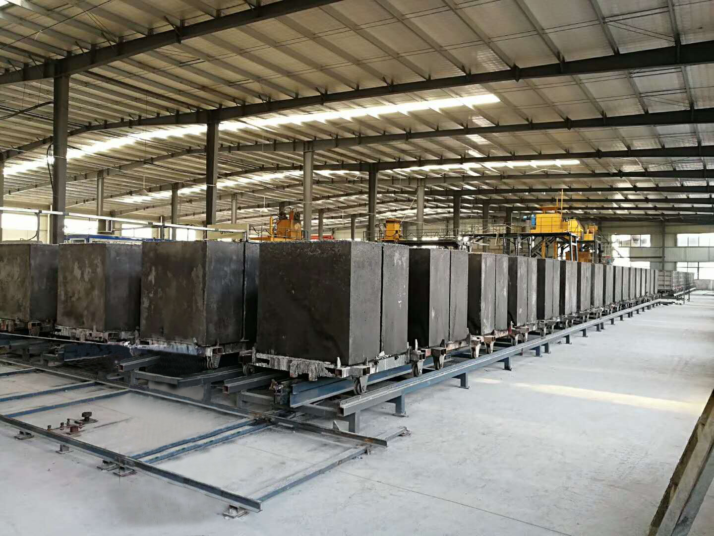 加氣(qì)塊生産線設備  免(mian)蒸加氣磚設備